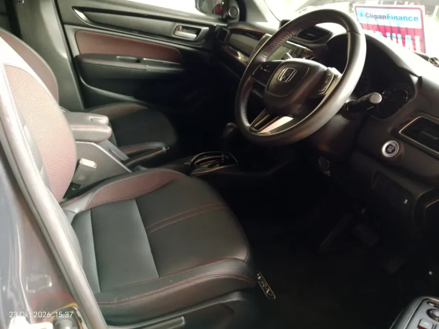 Foto Mobil Bekas Kabin Depan Honda WR-V 1.5 RS tahun 2023