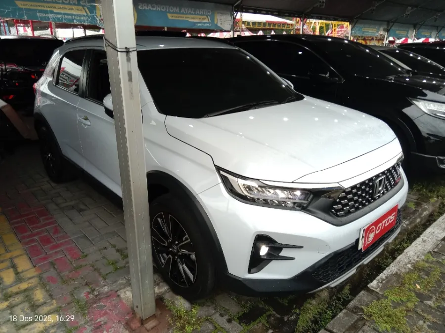 Foto Mobil Bekas Kanan Depan Honda WR-V 1.5 RS tahun 2023