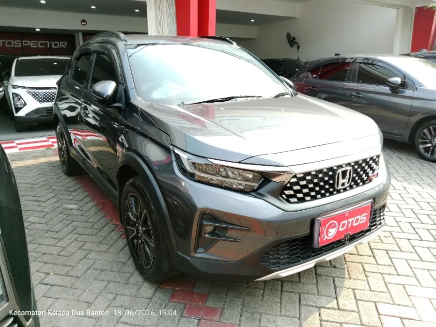 Foto Mobil Bekas Kanan Depan Honda WR-V 1.5 RS tahun 2023