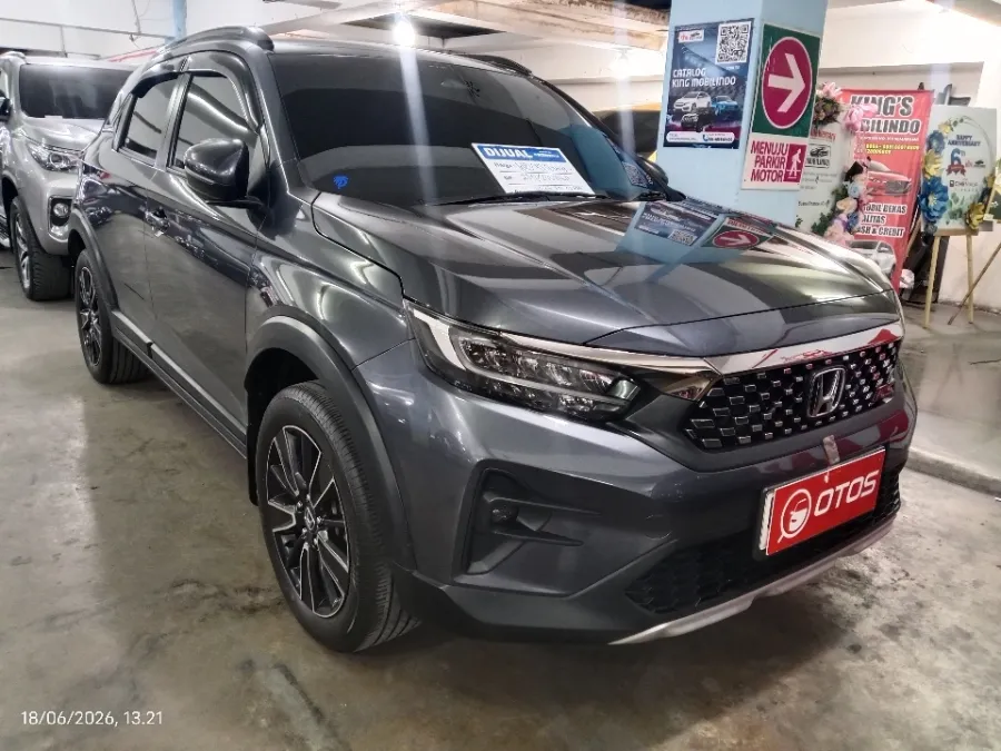 Foto Mobil Bekas Kanan Depan Honda WR-V 1.5 RS tahun 2023