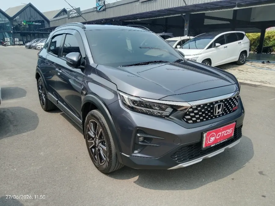 Foto Mobil Bekas Kanan Depan Honda WR-V 1.5 RS tahun 2023