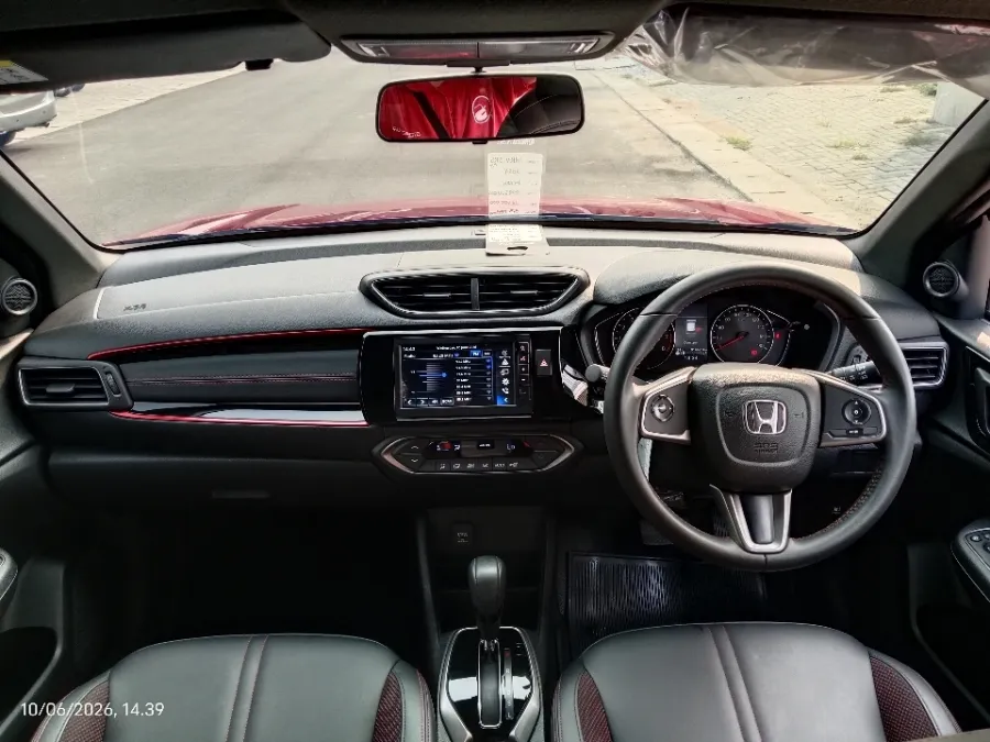 Foto Mobil Bekas Dashboard Honda WR-V 1.5 RS tahun 2024