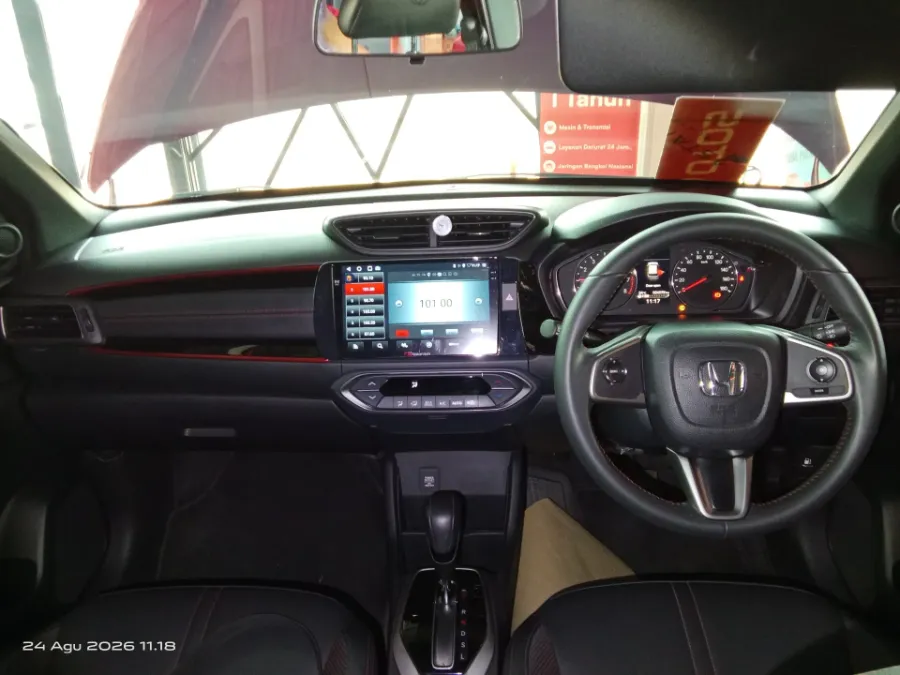 Foto Mobil Bekas Dashboard Honda WR-V 1.5 RS tahun 2024