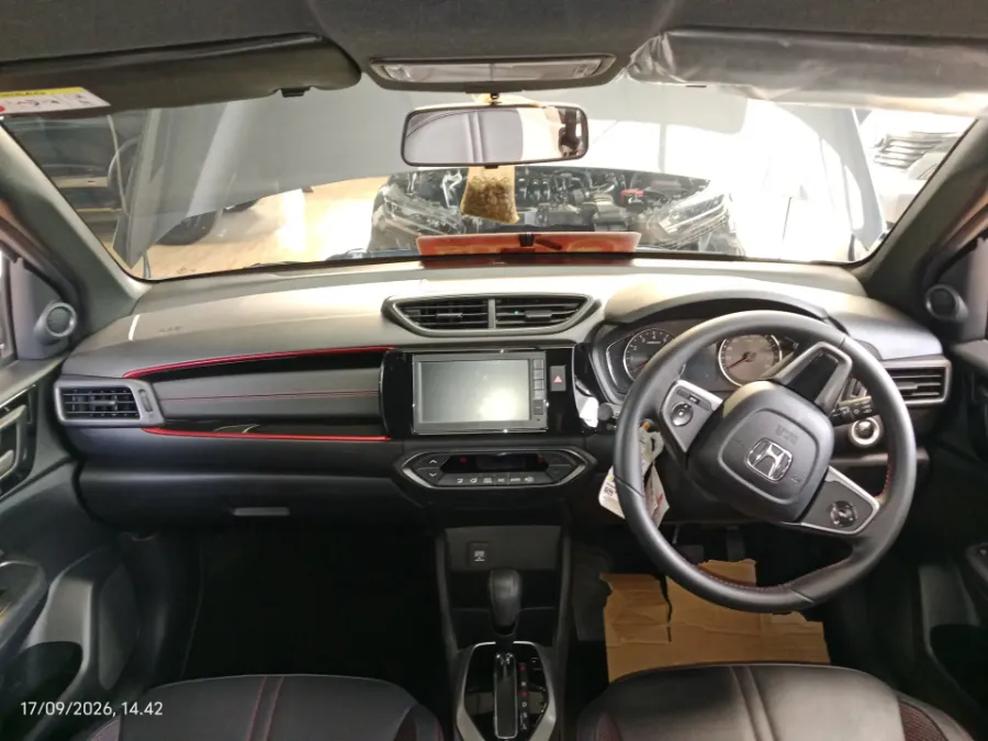 Foto Mobil Bekas Dashboard Honda WR-V 1.5 RS tahun 2024