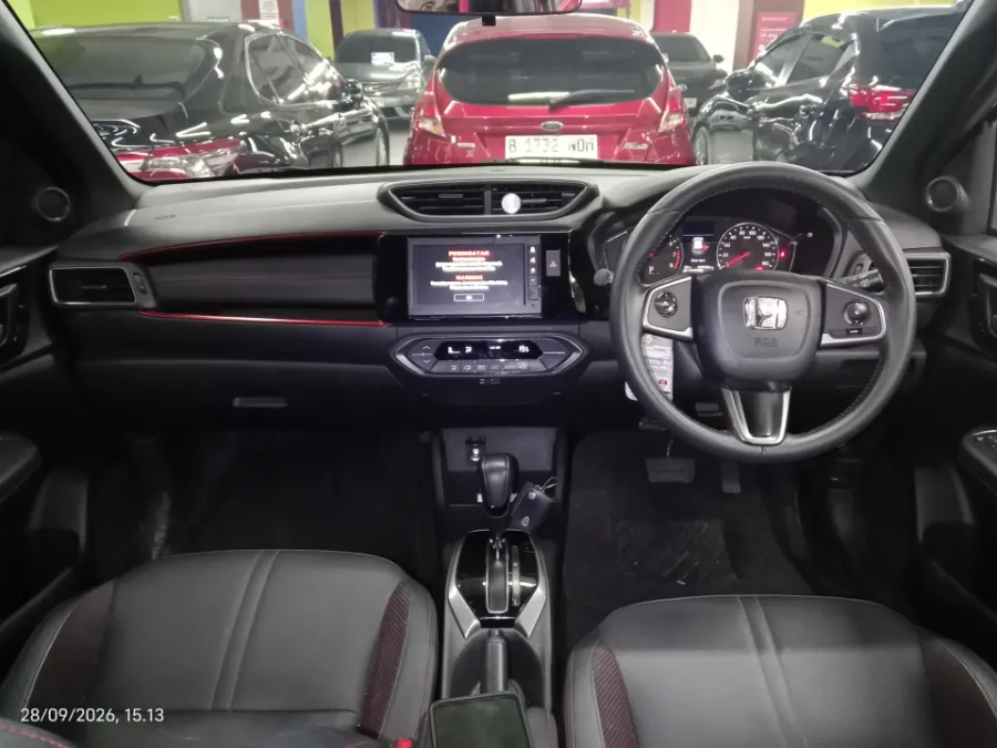 Foto Mobil Bekas Dashboard Honda WR-V 1.5 RS tahun 2024