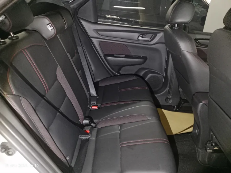 Foto Mobil Bekas Kabin Belakang Honda WR-V 1.5 RS tahun 2024