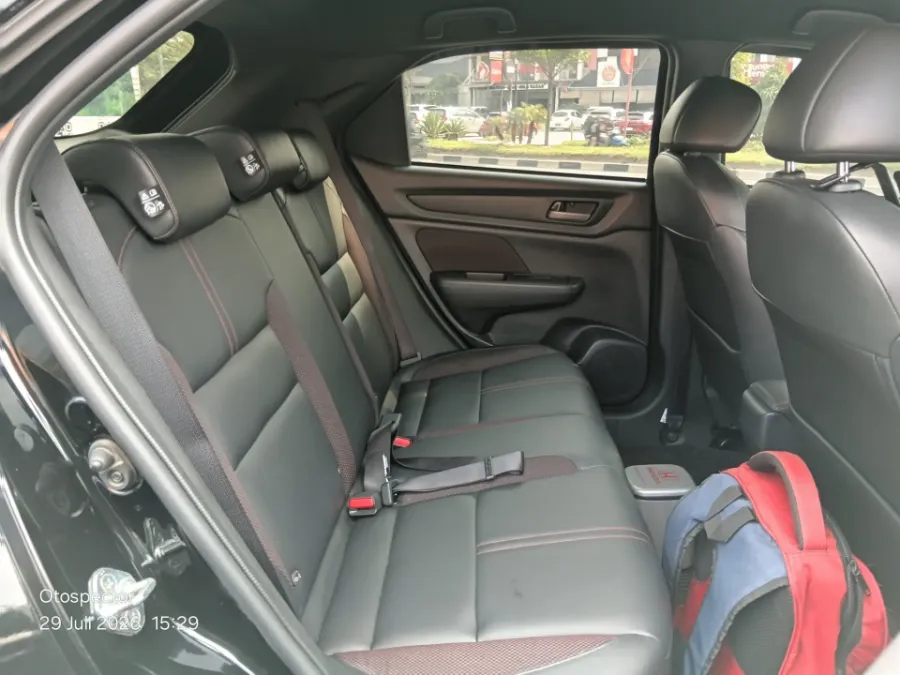 Foto Mobil Bekas Kabin Belakang Honda WR-V 1.5 RS tahun 2024