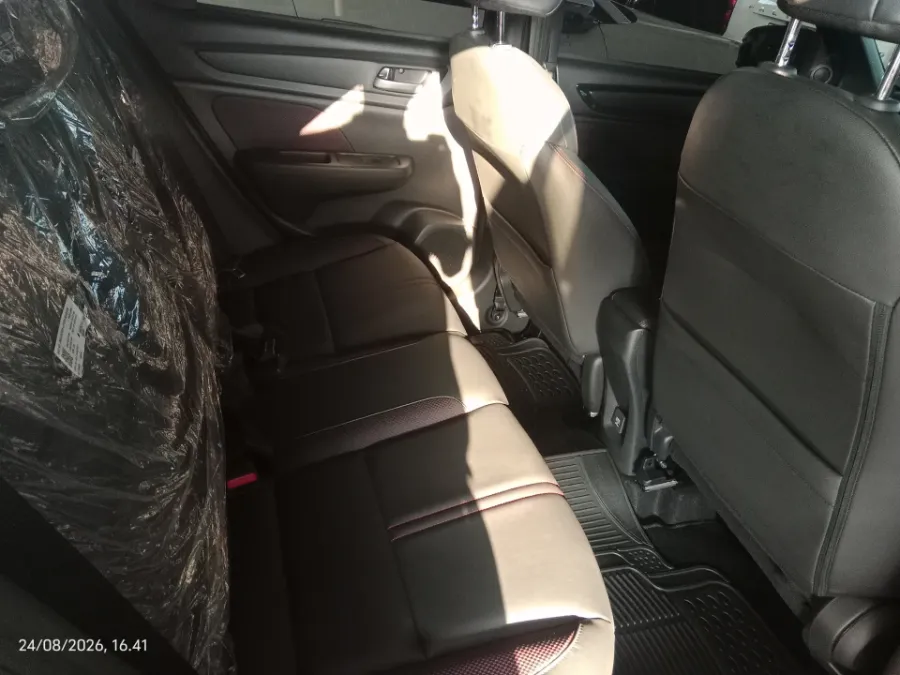 Foto Mobil Bekas Kabin Belakang Honda WR-V 1.5 RS tahun 2024