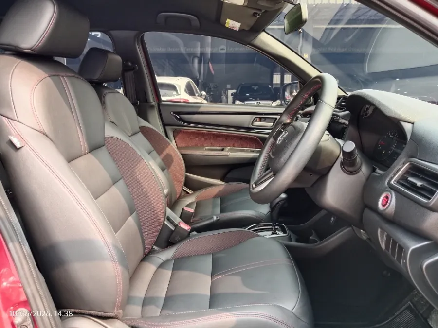 Foto Mobil Bekas Kabin Depan Honda WR-V 1.5 RS tahun 2024