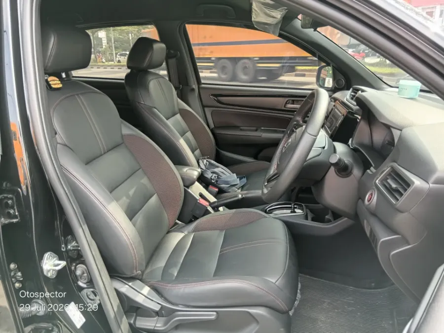 Foto Mobil Bekas Kabin Depan Honda WR-V 1.5 RS tahun 2024
