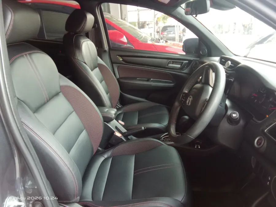 Foto Mobil Bekas Kabin Depan Honda WR-V 1.5 RS tahun 2024
