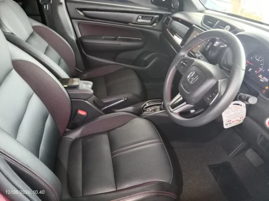 Foto Mobil Bekas Kabin Depan Honda WR-V 1.5 RS tahun 2024