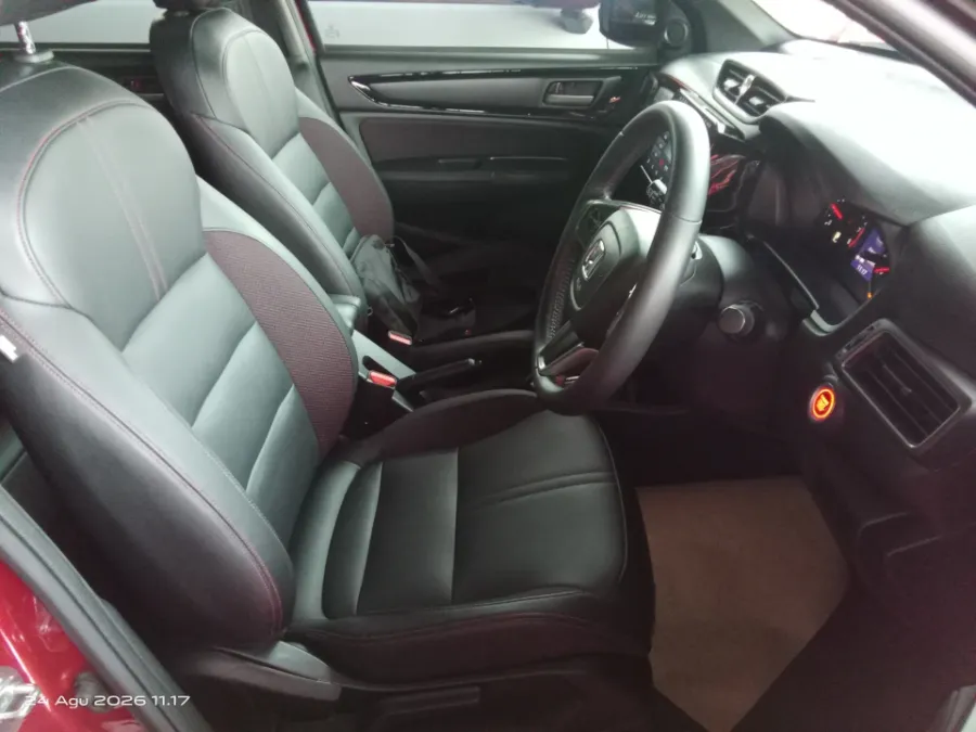 Foto Mobil Bekas Kabin Depan Honda WR-V 1.5 RS tahun 2024