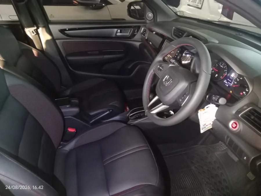 Foto Mobil Bekas Kabin Depan Honda WR-V 1.5 RS tahun 2024