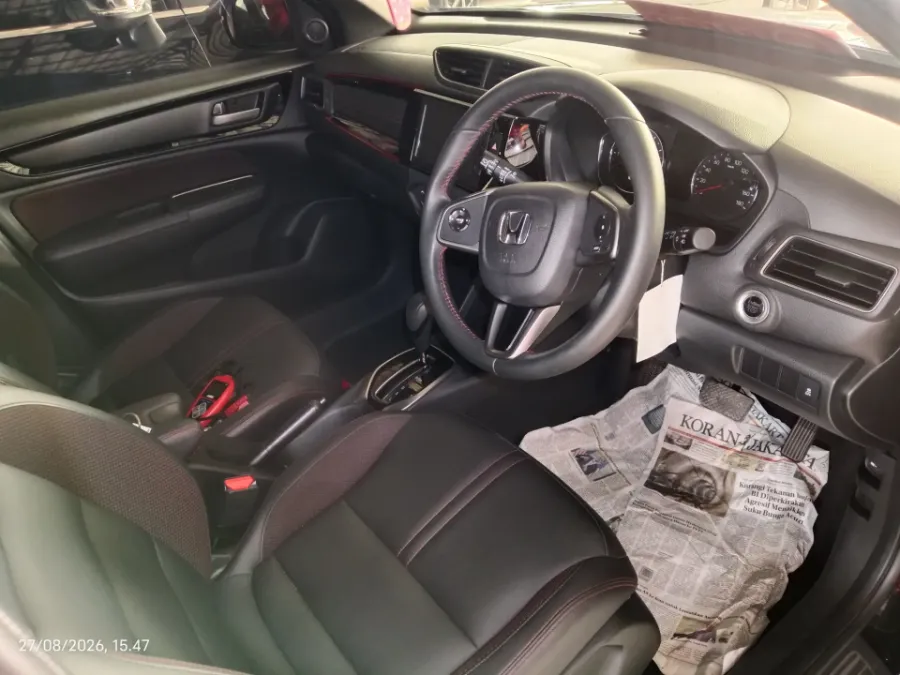 Foto Mobil Bekas Kabin Depan Honda WR-V 1.5 RS tahun 2024