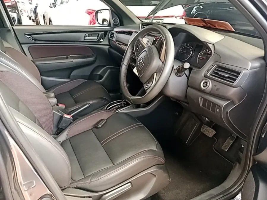 Foto Mobil Bekas Kabin Depan Honda WR-V 1.5 RS tahun 2024