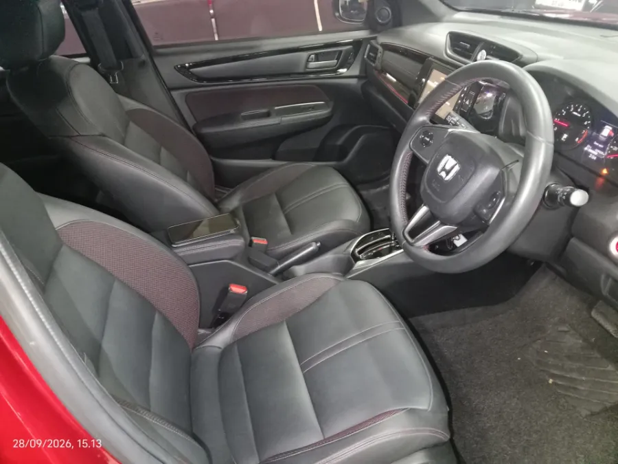 Foto Mobil Bekas Kabin Depan Honda WR-V 1.5 RS tahun 2024