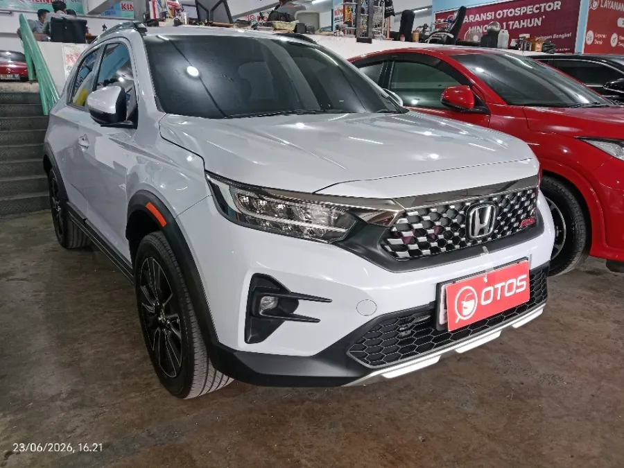 Foto Mobil Bekas Kanan Depan Honda WR-V 1.5 RS tahun 2024