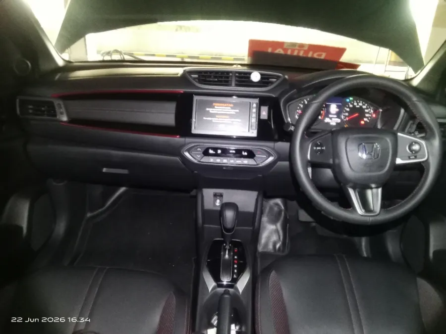 Foto Mobil Bekas Dashboard Honda WR-V 1.5 RS tahun 2025