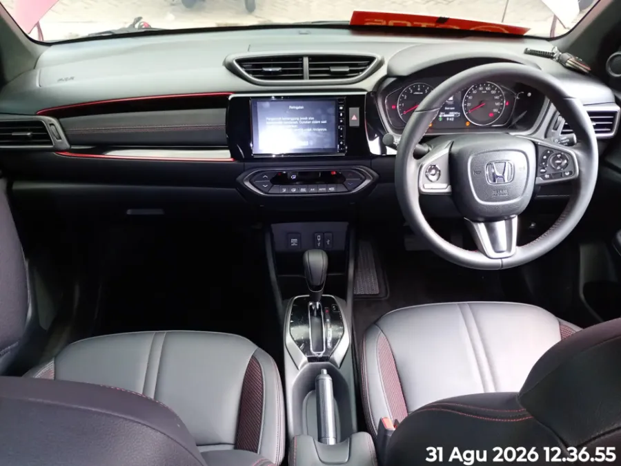 Foto Mobil Bekas Dashboard Honda WR-V 1.5 RS tahun 2025