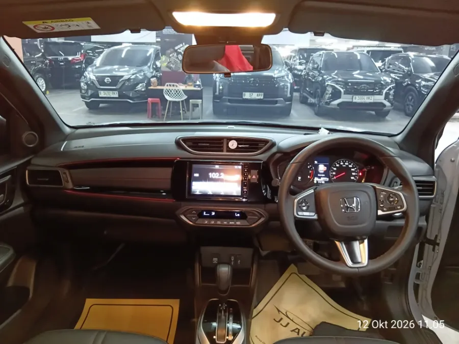Foto Mobil Bekas Dashboard Honda WR-V 1.5 RS tahun 2025