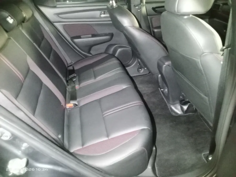 Foto Mobil Bekas Kabin Belakang Honda WR-V 1.5 RS tahun 2025