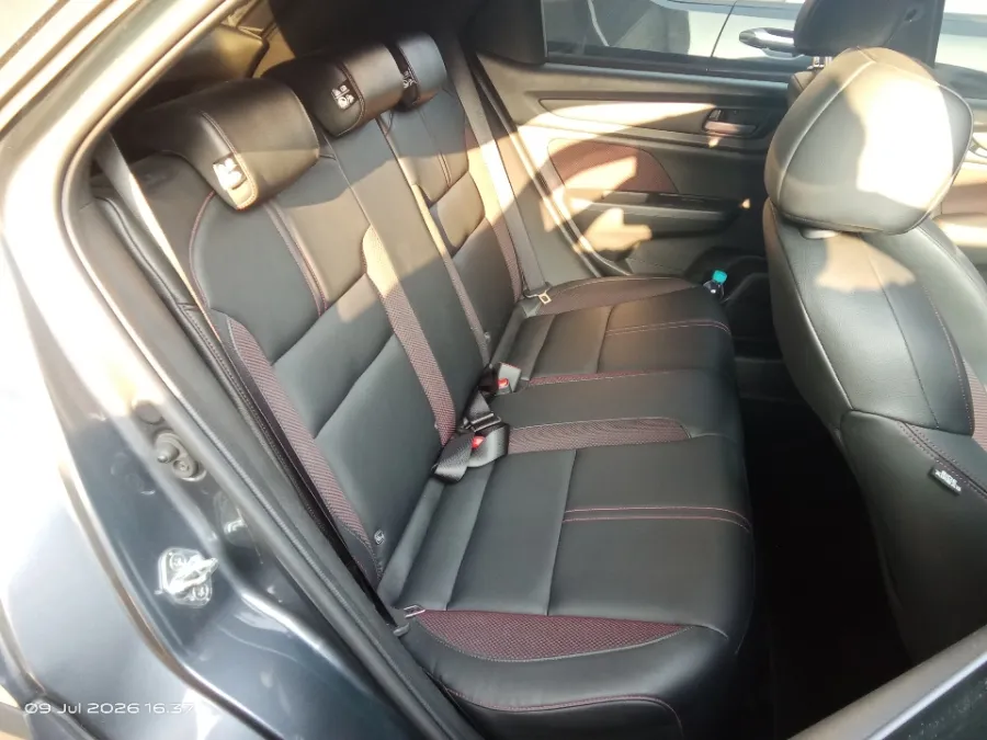 Foto Mobil Bekas Kabin Belakang Honda WR-V 1.5 RS tahun 2025