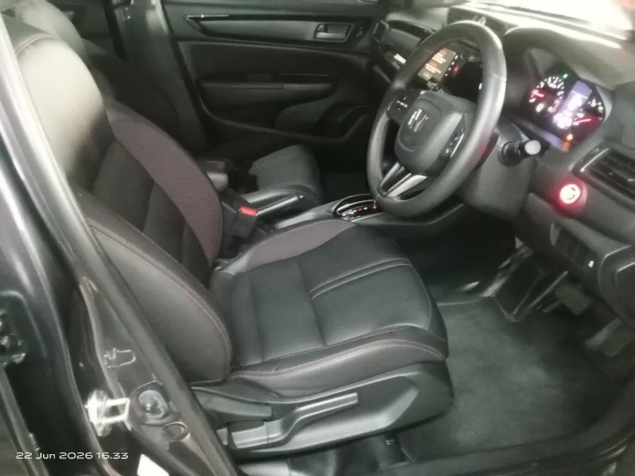 Foto Mobil Bekas Kabin Depan Honda WR-V 1.5 RS tahun 2025