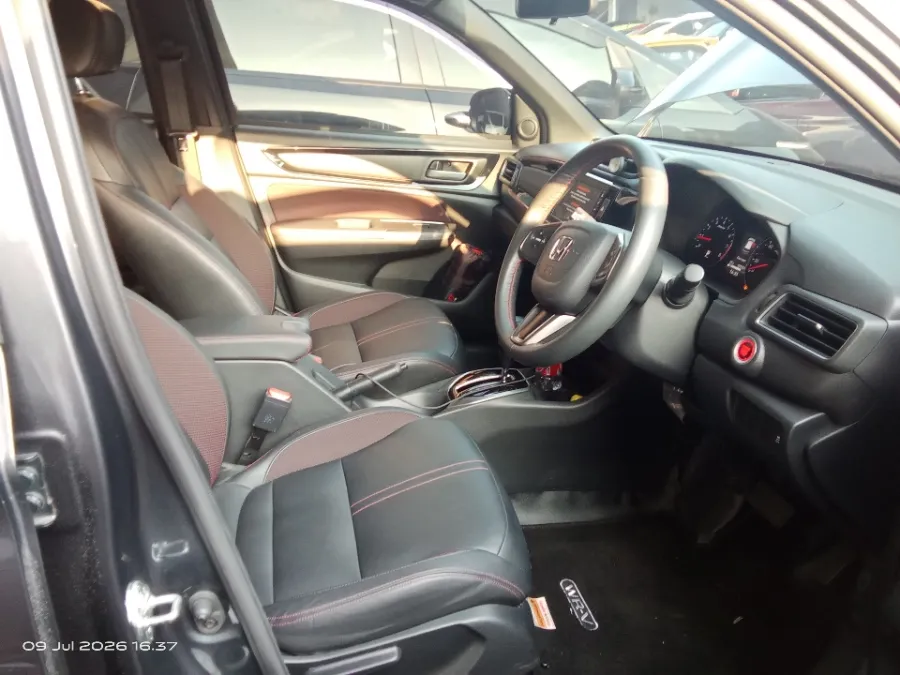 Foto Mobil Bekas Kabin Depan Honda WR-V 1.5 RS tahun 2025