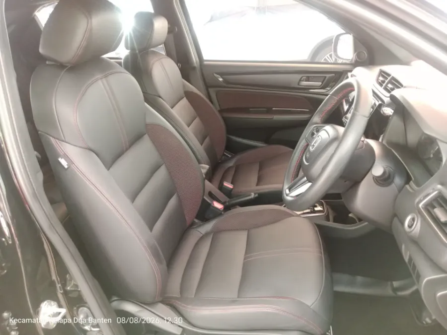 Foto Mobil Bekas Kabin Depan Honda WR-V 1.5 RS tahun 2025
