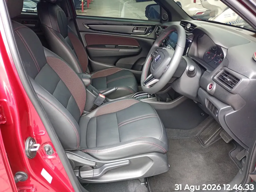 Foto Mobil Bekas Kabin Depan Honda WR-V 1.5 RS tahun 2025