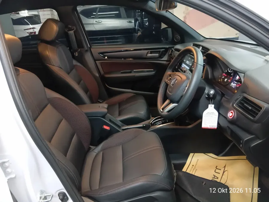 Foto Mobil Bekas Kabin Depan Honda WR-V 1.5 RS tahun 2025