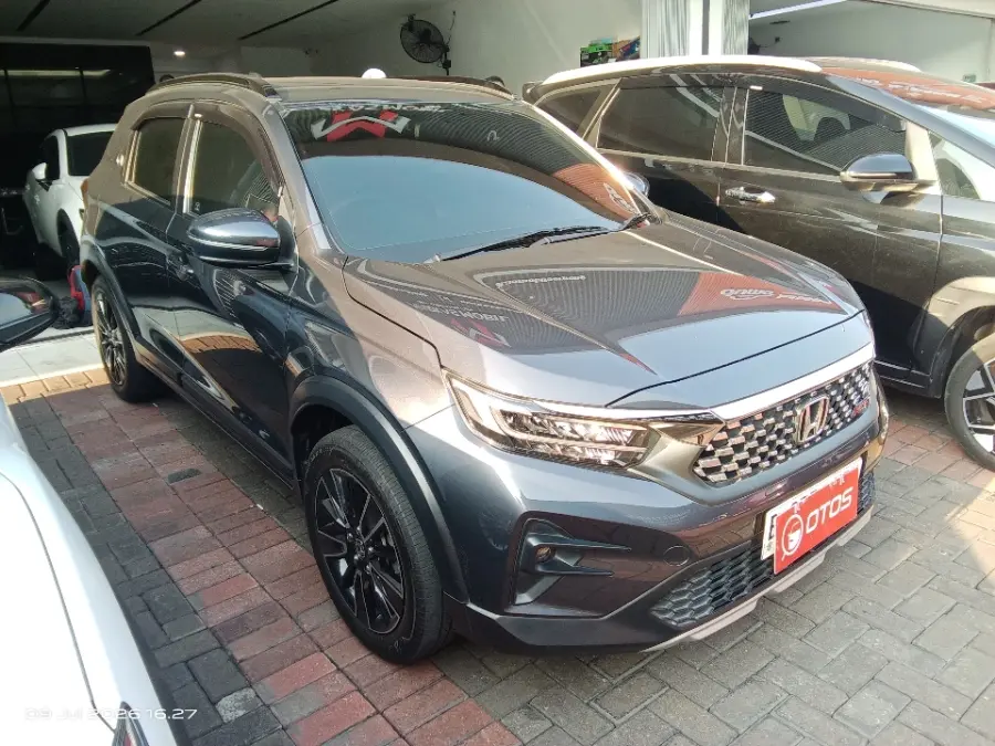 Foto Mobil Bekas Kanan Depan Honda WR-V 1.5 RS tahun 2025