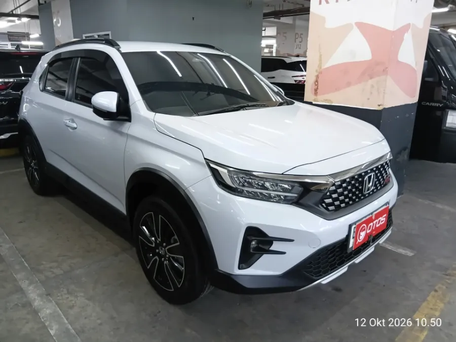 Foto Mobil Bekas Kanan Depan Honda WR-V 1.5 RS tahun 2025