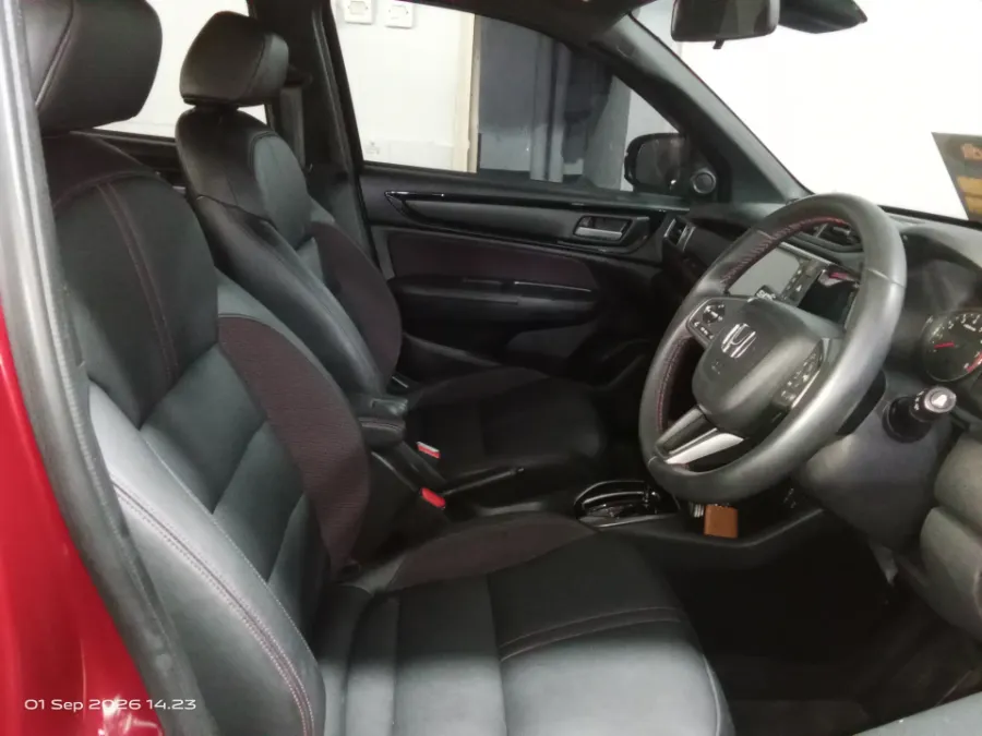 Foto Mobil Bekas Kabin Depan Honda WR-V 1.5 RS-HS tahun 2023