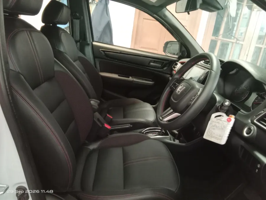 Foto Mobil Bekas Kabin Depan Honda WR-V 1.5 RS-HS tahun 2024
