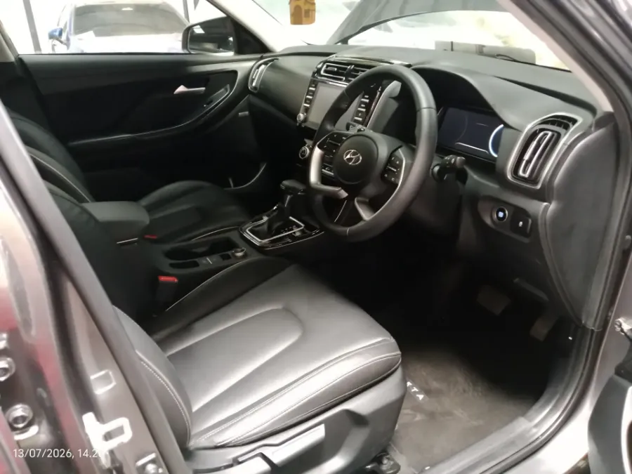 Foto Mobil Bekas Kabin Depan Hyundai Creta 1.5 Active tahun 2022