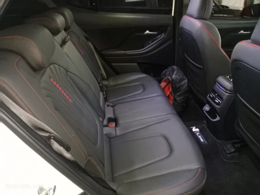 Foto Mobil Bekas Kabin Belakang Hyundai Creta 1.5 N Line tahun 2025