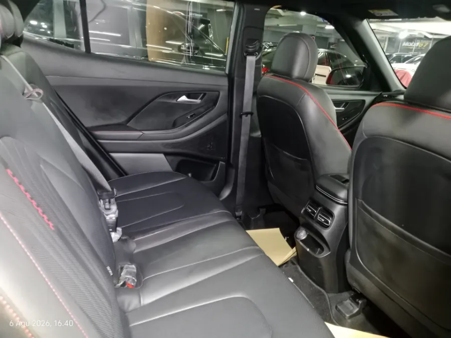 Foto Mobil Bekas Kabin Belakang Hyundai Creta 1.5 N Line tahun 2025