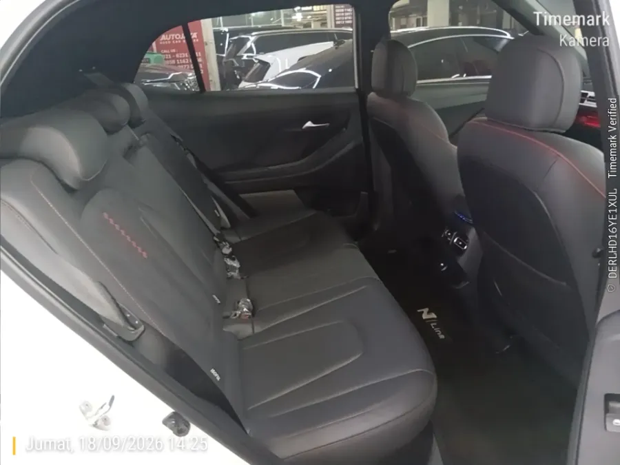 Foto Mobil Bekas Kabin Belakang Hyundai Creta 1.5 N Line tahun 2025