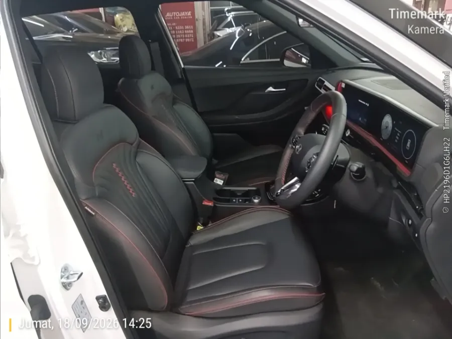 Foto Mobil Bekas Kabin Depan Hyundai Creta 1.5 N Line tahun 2025