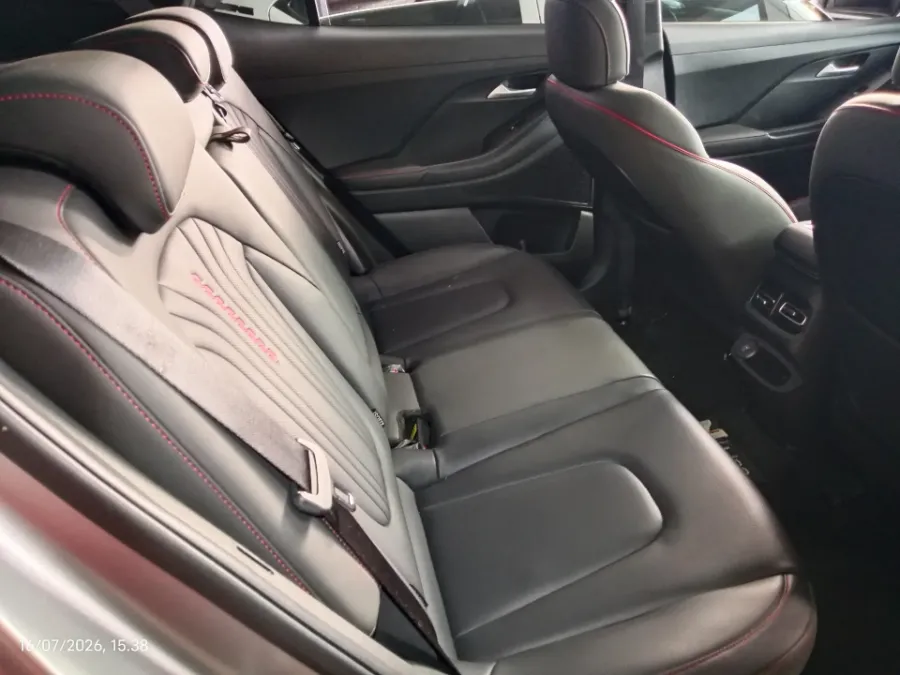 Foto Mobil Bekas Kabin Belakang Hyundai Creta 1.5 N Line Turbo tahun 2025