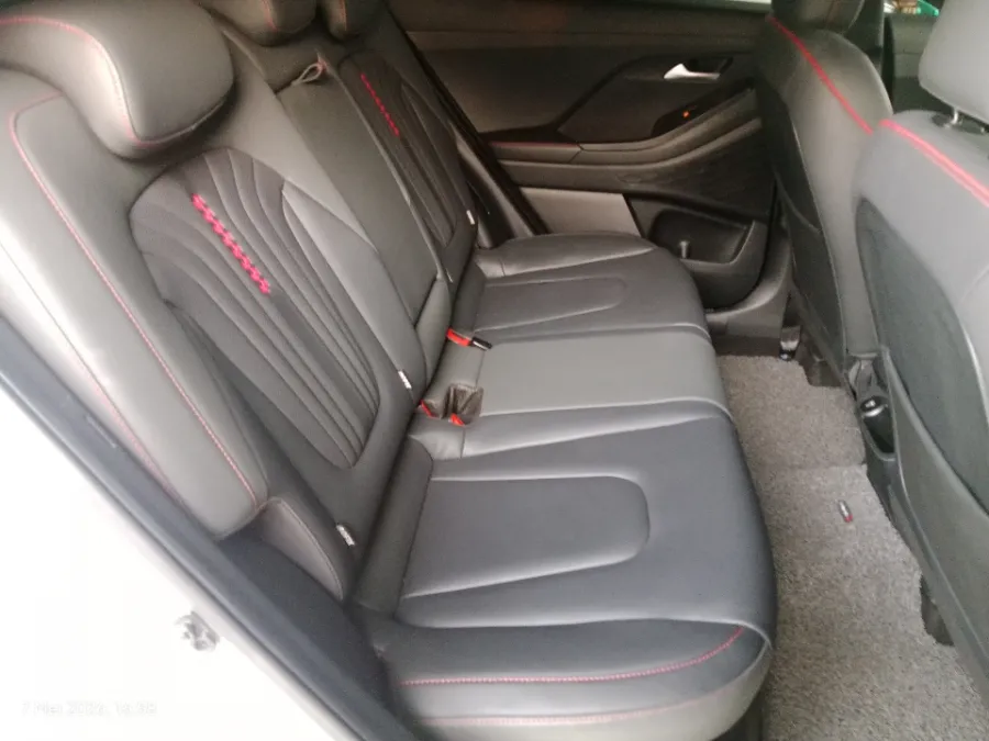 Foto Mobil Bekas Kabin Belakang Hyundai Creta 1.5 N Line Turbo tahun 2025