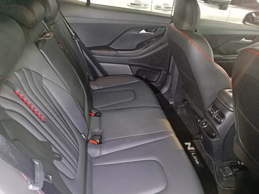 Foto Mobil Bekas Kabin Belakang Hyundai Creta 1.5 N Line Turbo tahun 2025