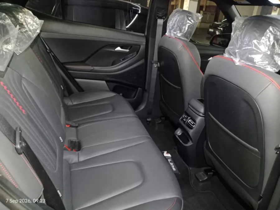 Foto Mobil Bekas Kabin Belakang Hyundai Creta 1.5 N Line Turbo tahun 2025