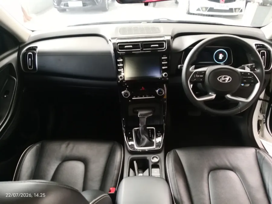 Foto Mobil Bekas Dashboard Hyundai Creta 1.5 Prime tahun 2022