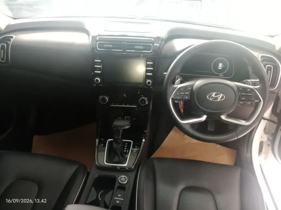 Foto Mobil Bekas Dashboard Hyundai Creta 1.5 Prime tahun 2022