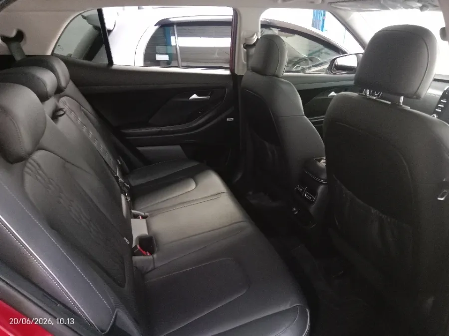 Foto Mobil Bekas Kabin Belakang Hyundai Creta 1.5 Prime tahun 2022
