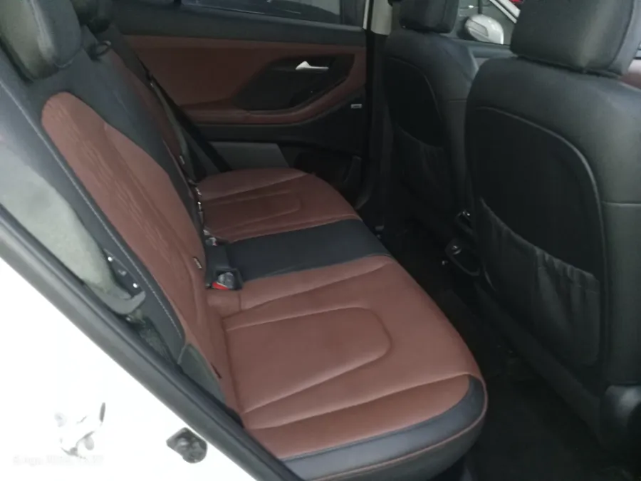 Foto Mobil Bekas Kabin Belakang Hyundai Creta 1.5 Prime tahun 2022