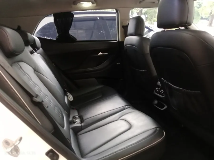 Foto Mobil Bekas Kabin Belakang Hyundai Creta 1.5 Prime tahun 2022